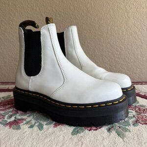 2976 Smooth Leather Platform Chelsea Boots